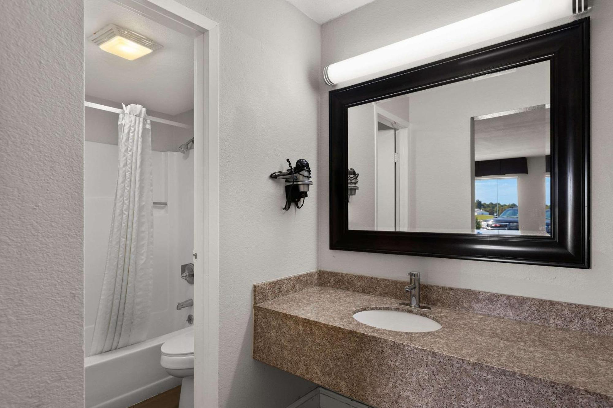 Econo Lodge White Pine Esterno foto